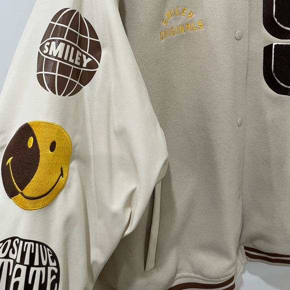 h&m x smiley plus-size varsity jacket - Picture 3 of 4